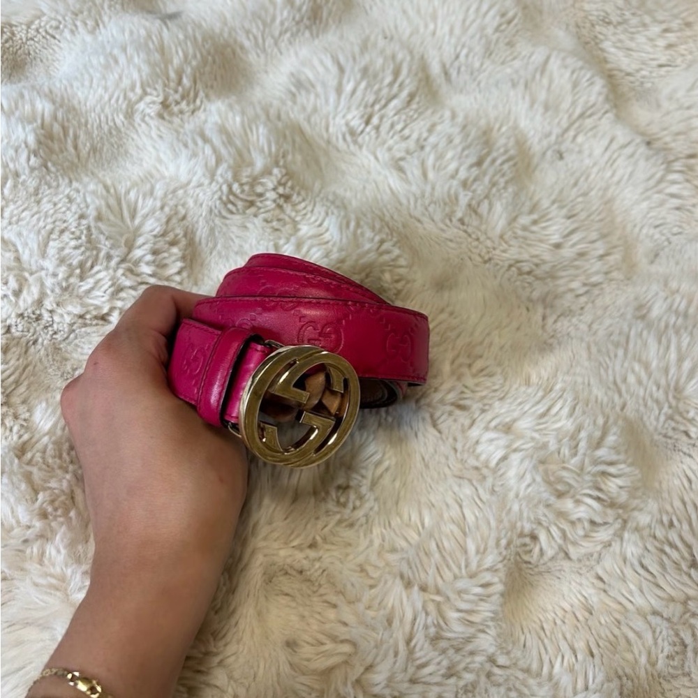 Gucci Fuchsia Leather Belt with Gold-Tone Buckle